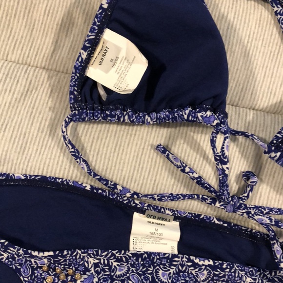 Bikini - Picture 2 of 2